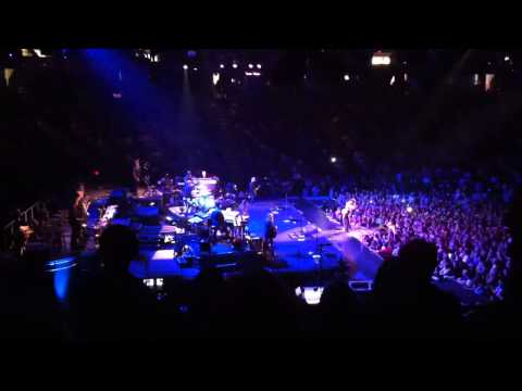 Bruce Springsteen & The E-Street Band - Treat Her Right