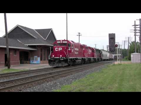 CP 580 struggling to get moving -EMD geeps screaming to pull a train-