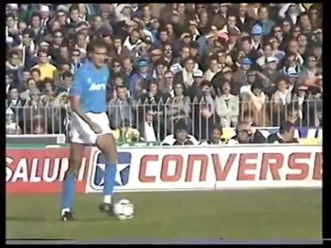 Diego A. Maradona vs. AC Milan (1988/89)