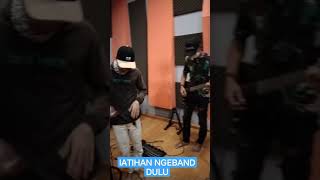 Download lagu 🎸🎤LATIHAN NGEBAND DULU GAES #shorts mp3