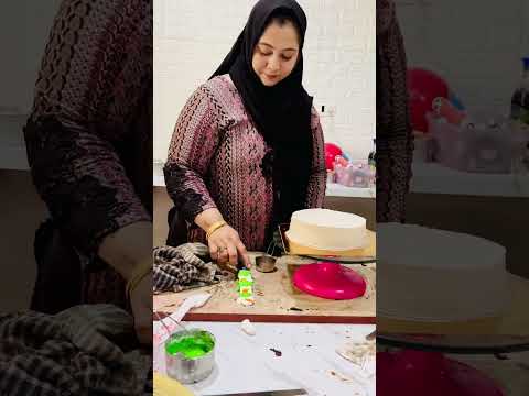 Tiger print cake per lane ka sahi or asam tarika #trending #viral #shortsfeed #recommended #foryou