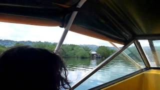preview picture of video 'Water Taxi, Isla Colon-Almirante, Bocas del Toro, Panama'