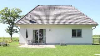 preview picture of video 'Ferienhaus Woge - Ferienhaus mit Großer Liegewiese in Breege'