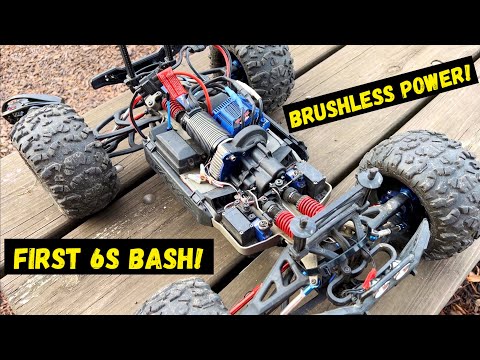 Brushless Traxxas Summit // VXL6s and 2200kv Velineon Motor // FIRST BASH on 6s