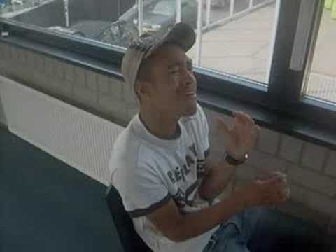 Kempi Ft Ali B & Uniq  Wakker worde in du Cell (Remix)