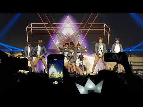 170922 Wanna One in Singapore - Hands On Me