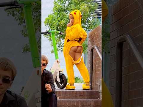 I decided to PRANK a random person..Is this a bad idea?🤷🏻‍♀️ LA ELVÍRA #shorts #trending