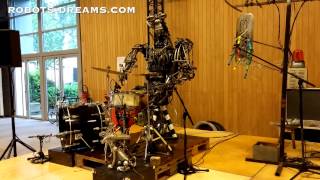 Massive Robot Band Entertains at Maker Faire Paris 2015