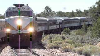 preview picture of video 'Grand Canyon Railway Williams Flyer passing the Grand Canyon Limited'