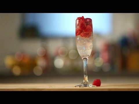 Lemon Raspberry Fizz Recipe | Champagne Cocktails |...