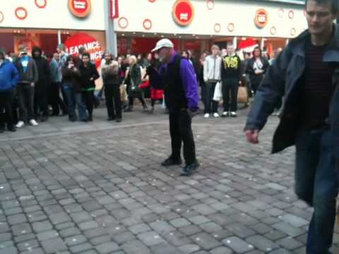 Eye of the Tiger in Manchester! Street Performer