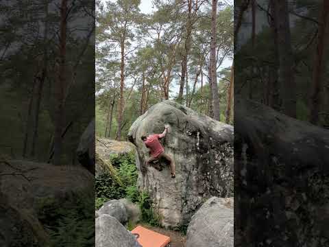 Excalibur (droite) 6C - Cuisiniere Crête Sud - Fontainebleau Bouldering