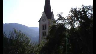 preview picture of video 'Ried im Oberinntal in Tirol (A) - Pfarrkirche St. Leonhard  - Viertelstundenläuten'