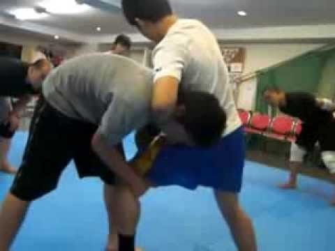 武庫之荘　総合格闘技教室　ボクシング＆スポーツジムＢＭＣ　2013年10月22日（火）フロントネックロック