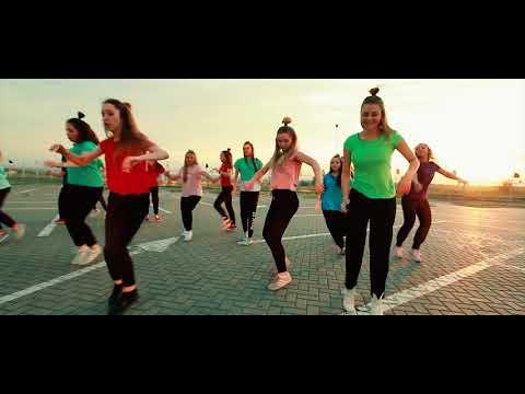 Sis n Bro/Main Group/House Dance