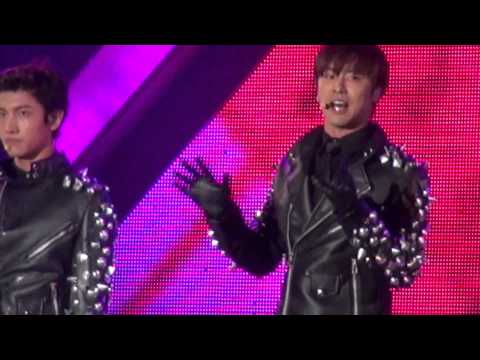 131006 [Fancam] Talk+Skating on the wet stage -Yunho focus-Hallyu Dream Concert- TVXQ