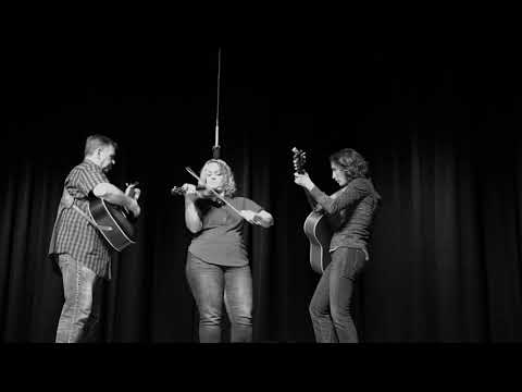 Katrina Nicolayeff playing "Cattle in the Cane" at Weiser 2019