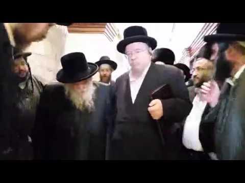 Chernobil Rebbe Davening At Kever Rochel  In Preparation For His Einkel's Wedding  - Sivan 577