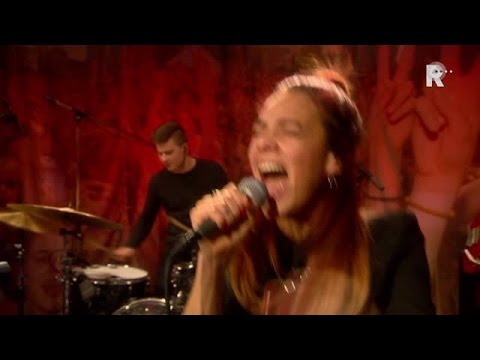 Ming's Pretty Heroes - Wuthering Heights - Live uit Lloyd