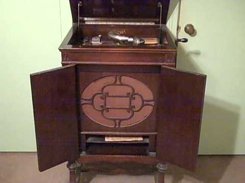 BEN BERNIE'S HOTEL ROOSEVELT ORCH  - UP AND AT 'EM - ROARING 20'S BRUNSWICK