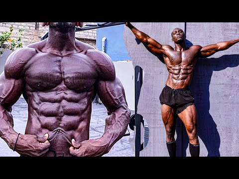AFRICAN NATURAL BODY BUILDER WITH CRAZY GENETICS SHOULDERS WORKOUT. MR WAD