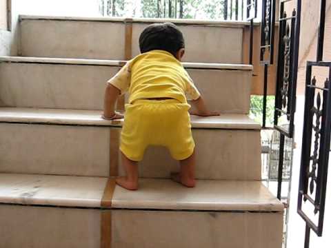 SAIANSH STARTS WALKING.AVI