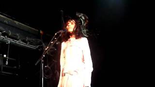 PJ HARVEY  &quot;Hanging in the wire&quot; live in New York (4/19/2011)