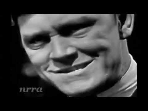 Monster Mash - Bobby Boris Pickett & The Crypt Kickers {Stereo}