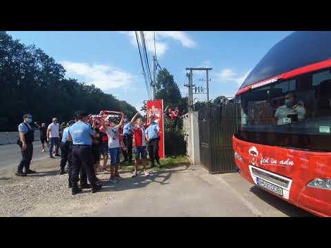 PCH Dinamo așteaptă echipa la plecarea spre stadion înainte de meciul cu Poli Iasi