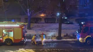 Wideo1: W sylwestrow� noc kto� podpali� w�zek na klatce schodowej przy 17 Stycznia w Lesznie