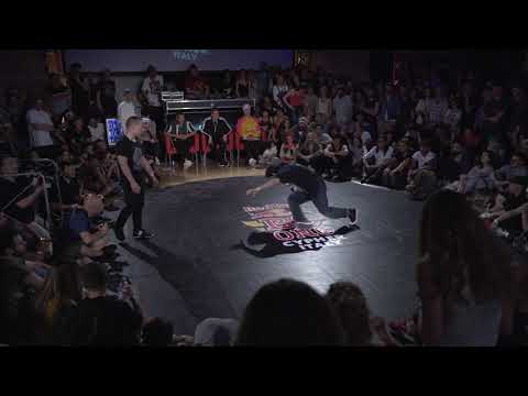 Red Bull BC One Cypher Italy 2018 | Semifinal: Dezz-it vs. Movy Cube