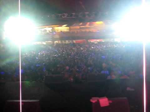 Yves Murasca playin for 8000 people in Brazil