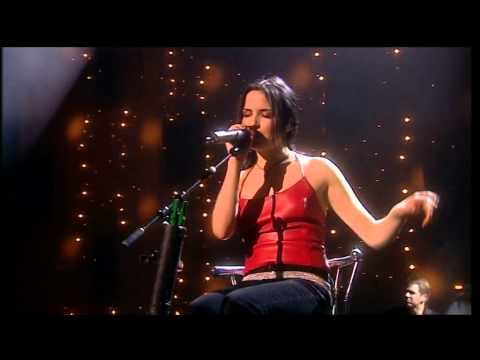 The Corrs Live in London - Merry Xmas (War Is Over) [Features]
