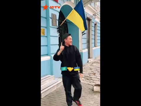 🤝 "Батько наш Бандера" от казахов! КАЗАХСТАН С УКРАИНОЙ #shorts