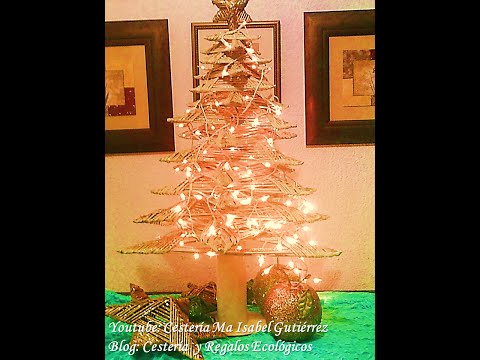 Hermoso pino navideño elaborado con solo varillas de papel