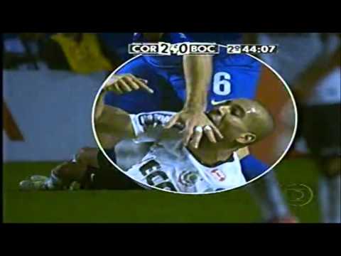 Emerson Sheik lo muerde a Matias Caruzzo