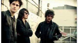 Black Rebel Motorcycle Club Shuffle Your Feet  kommatia apo dekath entolh se lista sta info