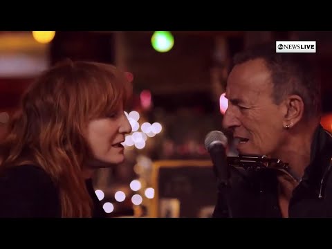Bruce Springsteen w/ Patti Scialfa ☜❤️☞ House Of A Thousand Guitars ∫ I'll See You In My Dreams