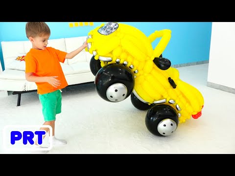 Vlad e Nikita fingem brincar com o carro de brinquedo de balões