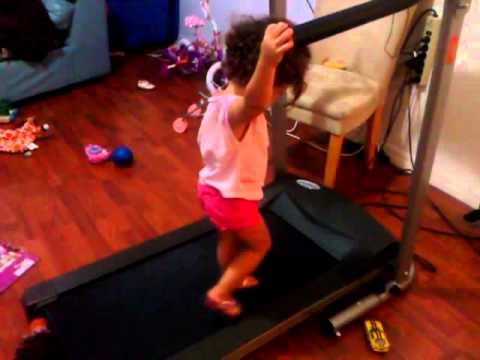 Bianca andando de estera