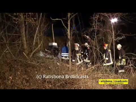 Schwerer Verkehrsunfall - 5 Personen eingeklemmt - ARCHIV 17.03.2012