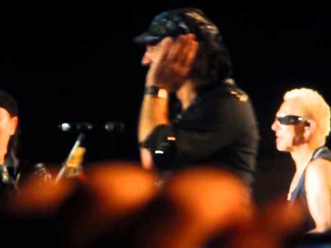 Klaus Meine (Scorpions) sings for Ronnie James Dio (Thessaloniki)