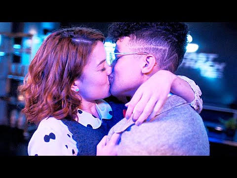 The Flash 8x06 / Kiss Scene — Bart and Avery (Jordan Fisher and Piper Curda)