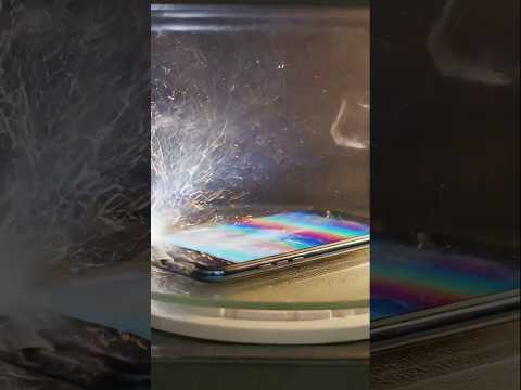What happens if you put your phone   inside the microwave💥#microwave #memoryretention #Mobile