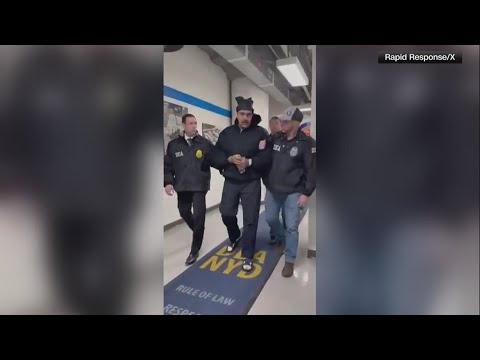 Plane carrying Venezuelan leader Nicolás Maduro arrives in New York following his capture by US