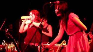 Thao + Mirah - Light the Match