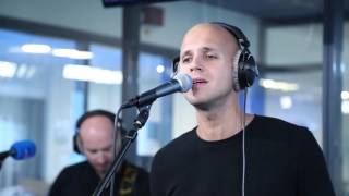 MNM: Milow - Howling at the moon (LIVE)