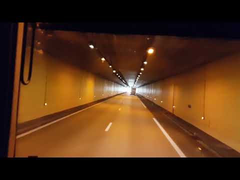 DAF XF105.410 - Open pipe in a tunnel