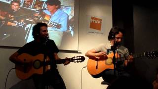 Los delinquentes-Esos bichos que nacen de los claveles (Directo FNAC Sevilla, 03-11-11).MP4