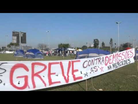 Brazil Mercedes Benz workers protest 500 job cuts